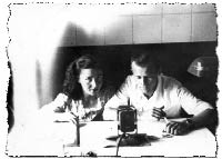 1949 г. Говорителите Атанаска и Белчо Белчеви